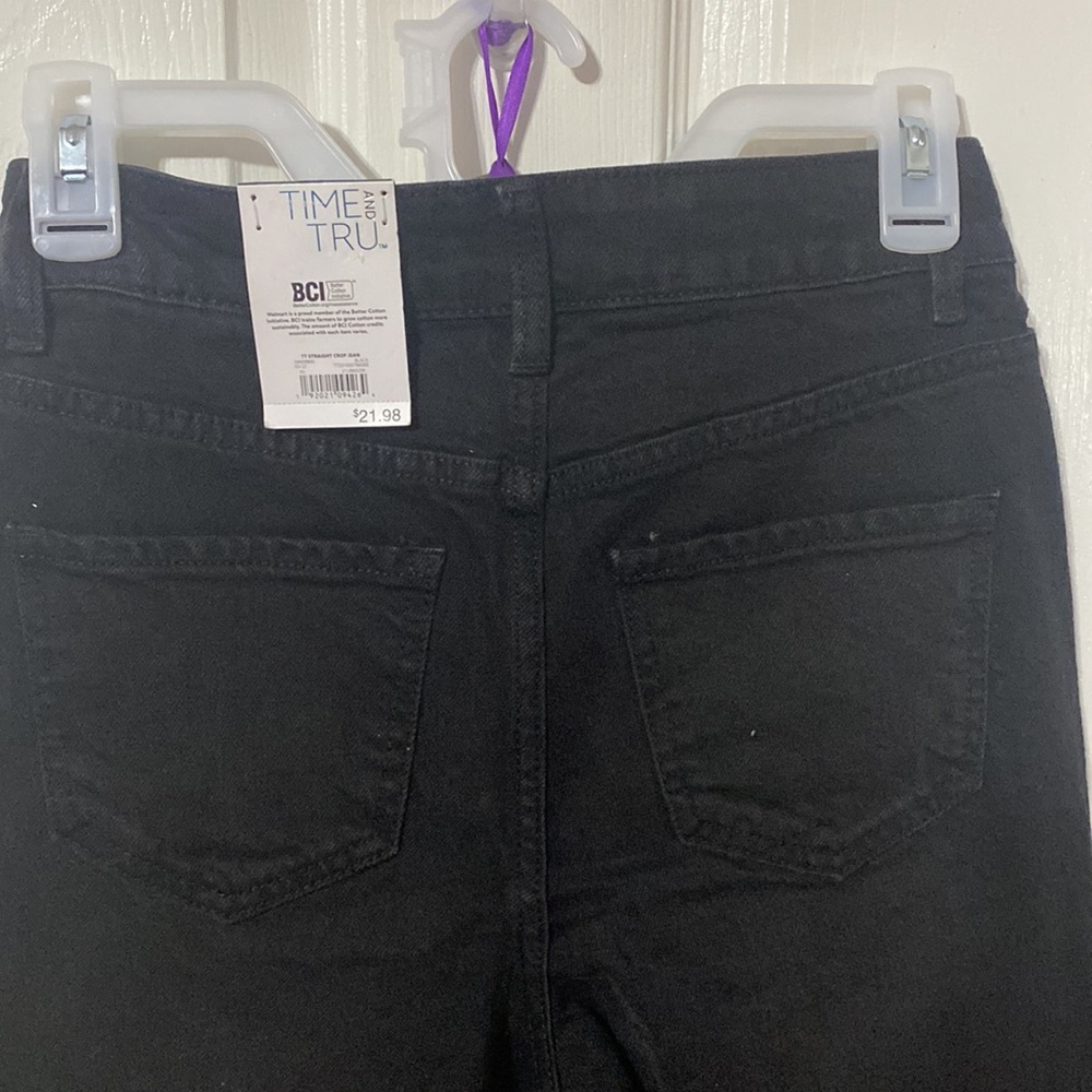 Time and Tru straight crop high rise jeans; size: 2 - Picture 3 of 4